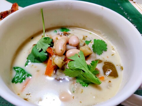 柚子胡椒でグリーンカレー風味の豆スープ